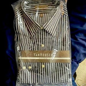 Mens Van Heusen Button Down Green and White Striped. Size 16.5 NWT